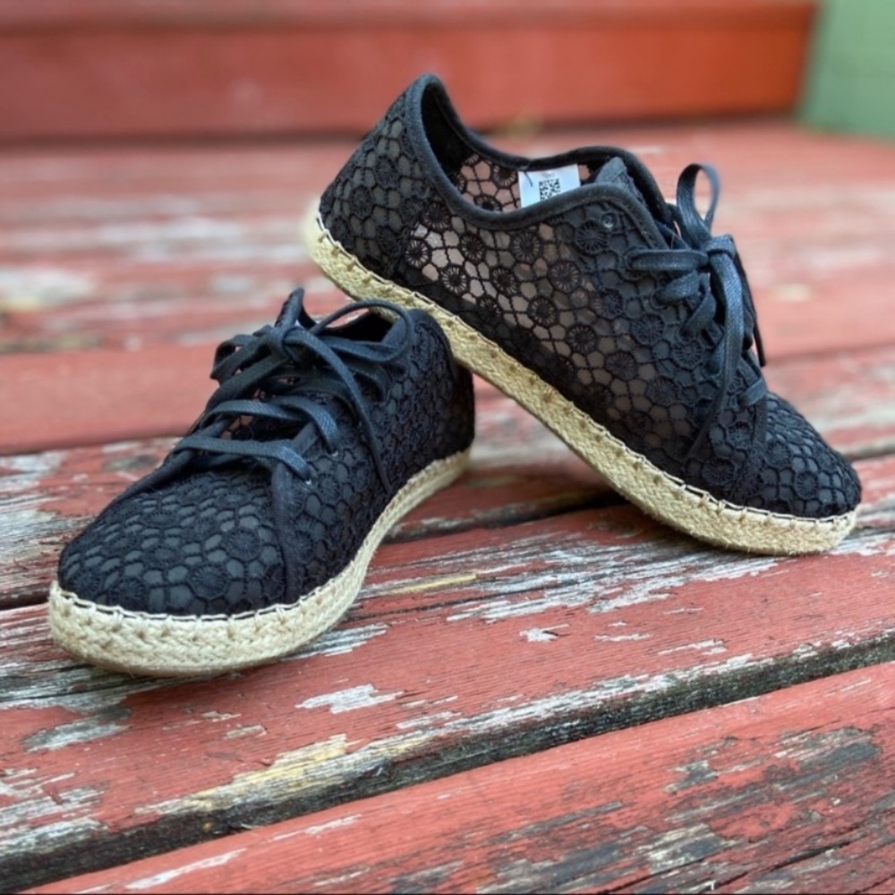 Tom’s Black lace espadrille sneakers